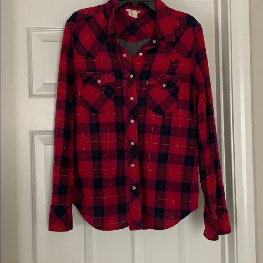 Long sleeve Levi’s shirt